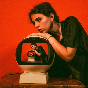 Ana Lua Caiano at Lux Frágil